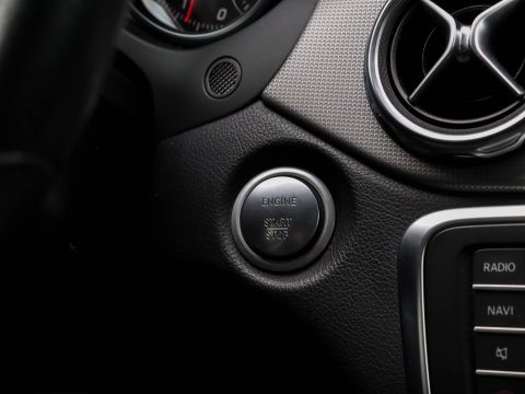 Mercedes-Benz GLA 180 Activity Edition Automaat Leder