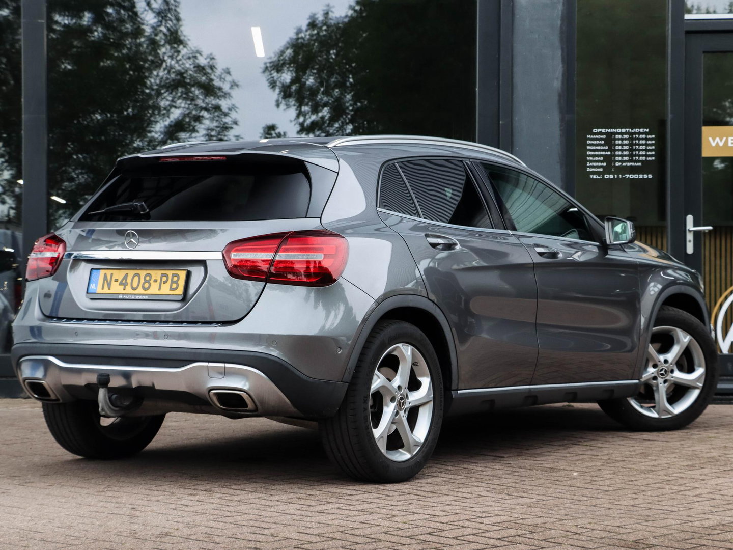 Mercedes-Benz GLA 180 Activity Edition Automaat Leder