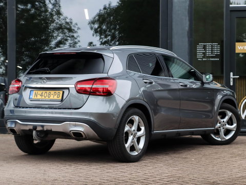 Mercedes-Benz GLA 180 Activity Edition Automaat Leder
