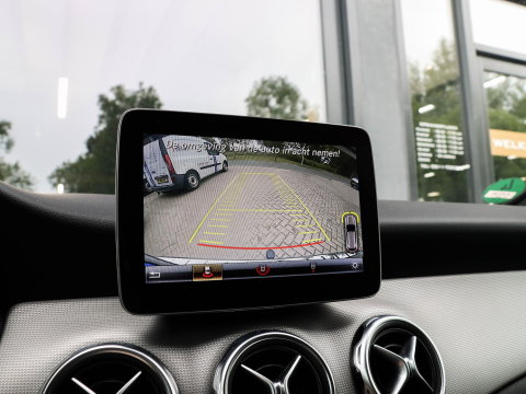Mercedes-Benz GLA 180 Activity Edition Automaat Leder