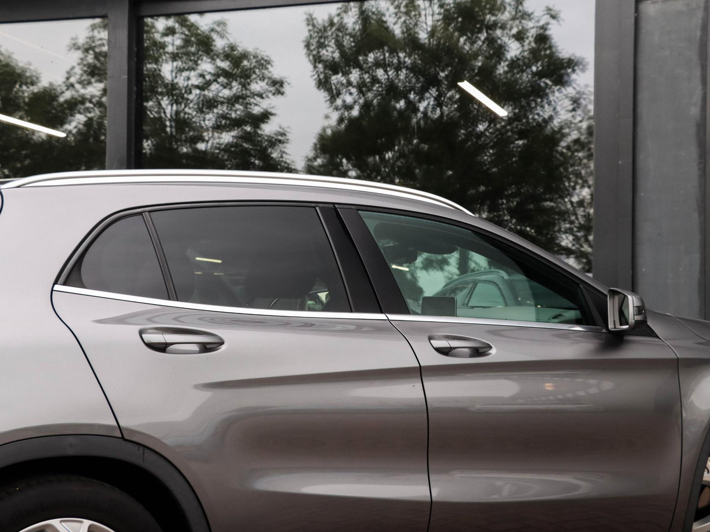 Mercedes-Benz GLA 180 Activity Edition Automaat Leder