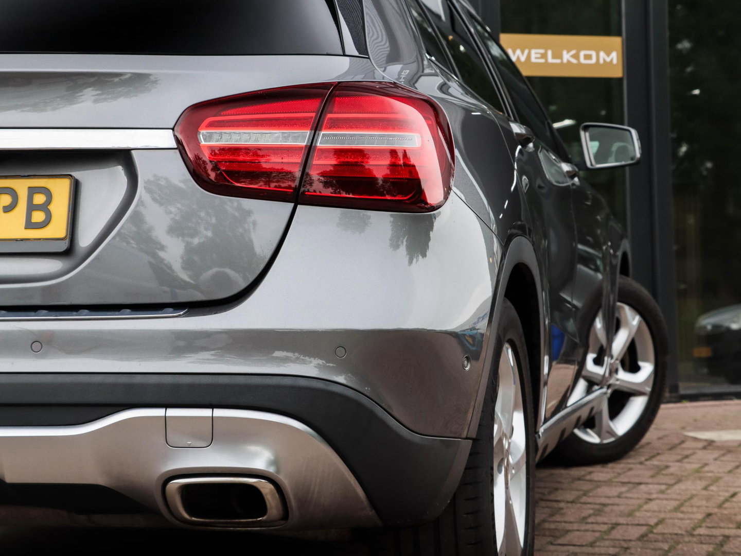 Mercedes-Benz GLA 180 Activity Edition Automaat Leder
