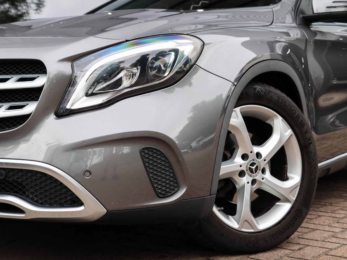 Mercedes-Benz GLA 180 Activity Edition Automaat Leder