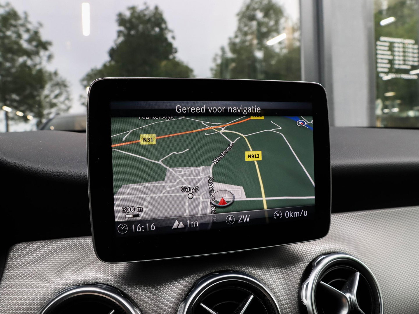 Mercedes-Benz GLA 180 Activity Edition Automaat Leder