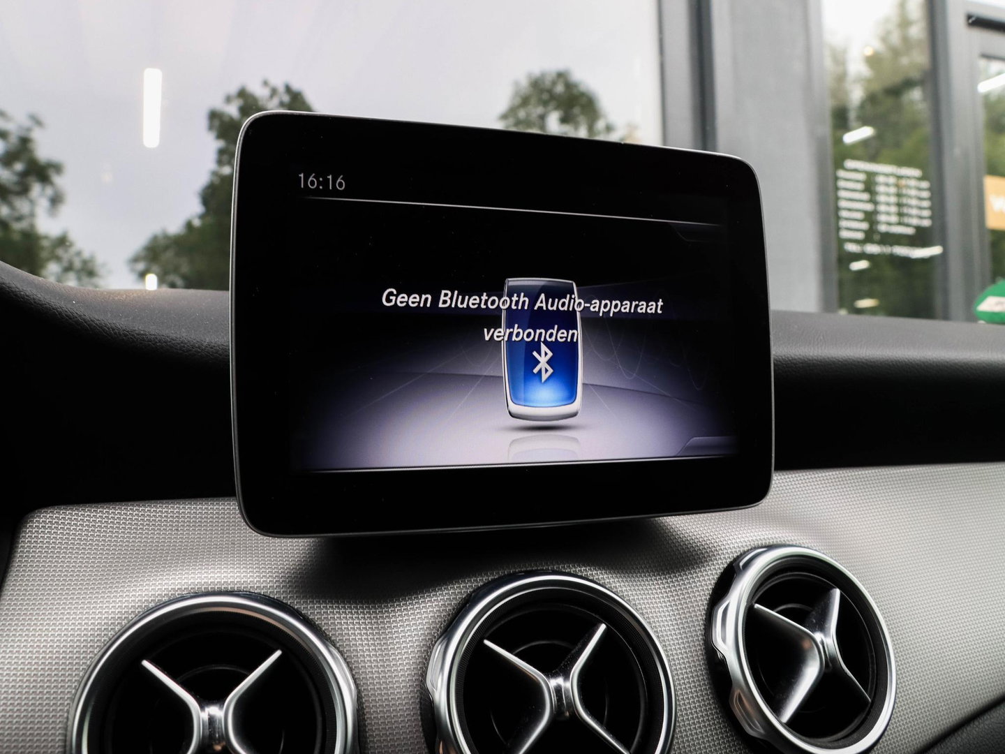 Mercedes-Benz GLA 180 Activity Edition Automaat Leder