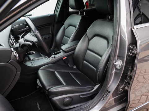 Mercedes-Benz GLA 180 Activity Edition Automaat Leder