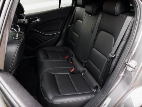 Mercedes-Benz GLA 180 Activity Edition Automaat Leder