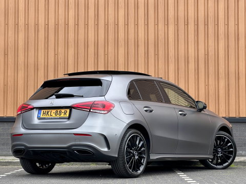 Mercedes-Benz A-Klasse 250 e Premium Plus | Grafietgrijs Magno | Burmester | Panorama dak | Head-Up Display | 360 Camera |