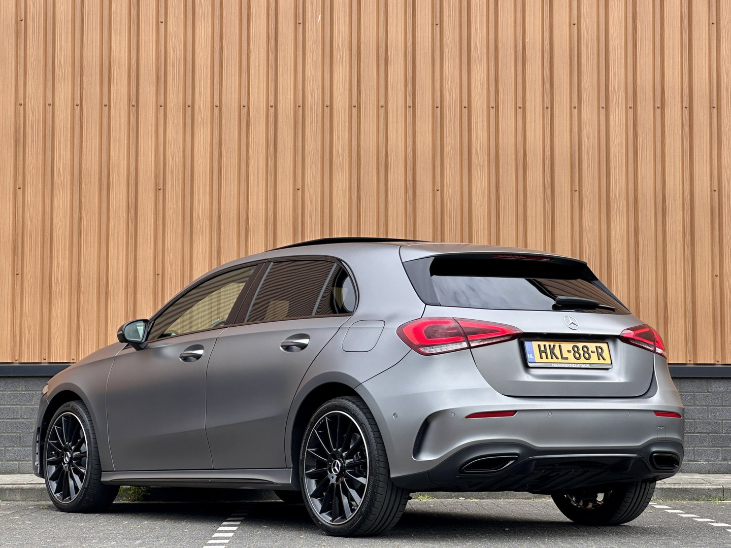 Mercedes-Benz A-Klasse 250 e Premium Plus | Grafietgrijs Magno | Burmester | Panorama dak | Head-Up Display | 360 Camera |