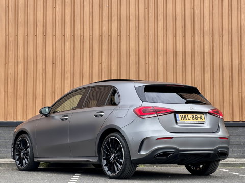 Mercedes-Benz A-Klasse 250 e Premium Plus | Grafietgrijs Magno | Burmester | Panorama dak | Head-Up Display | 360 Camera |