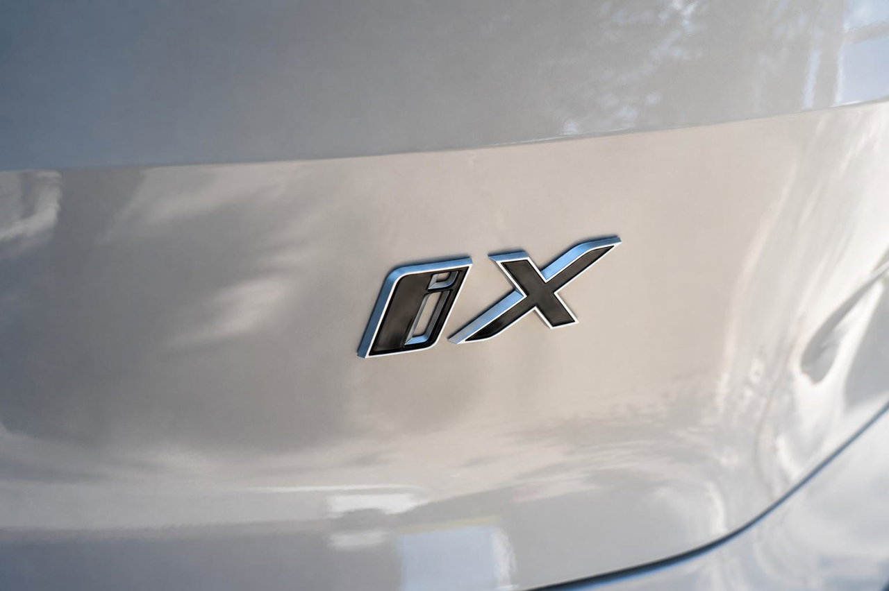 BMW iX