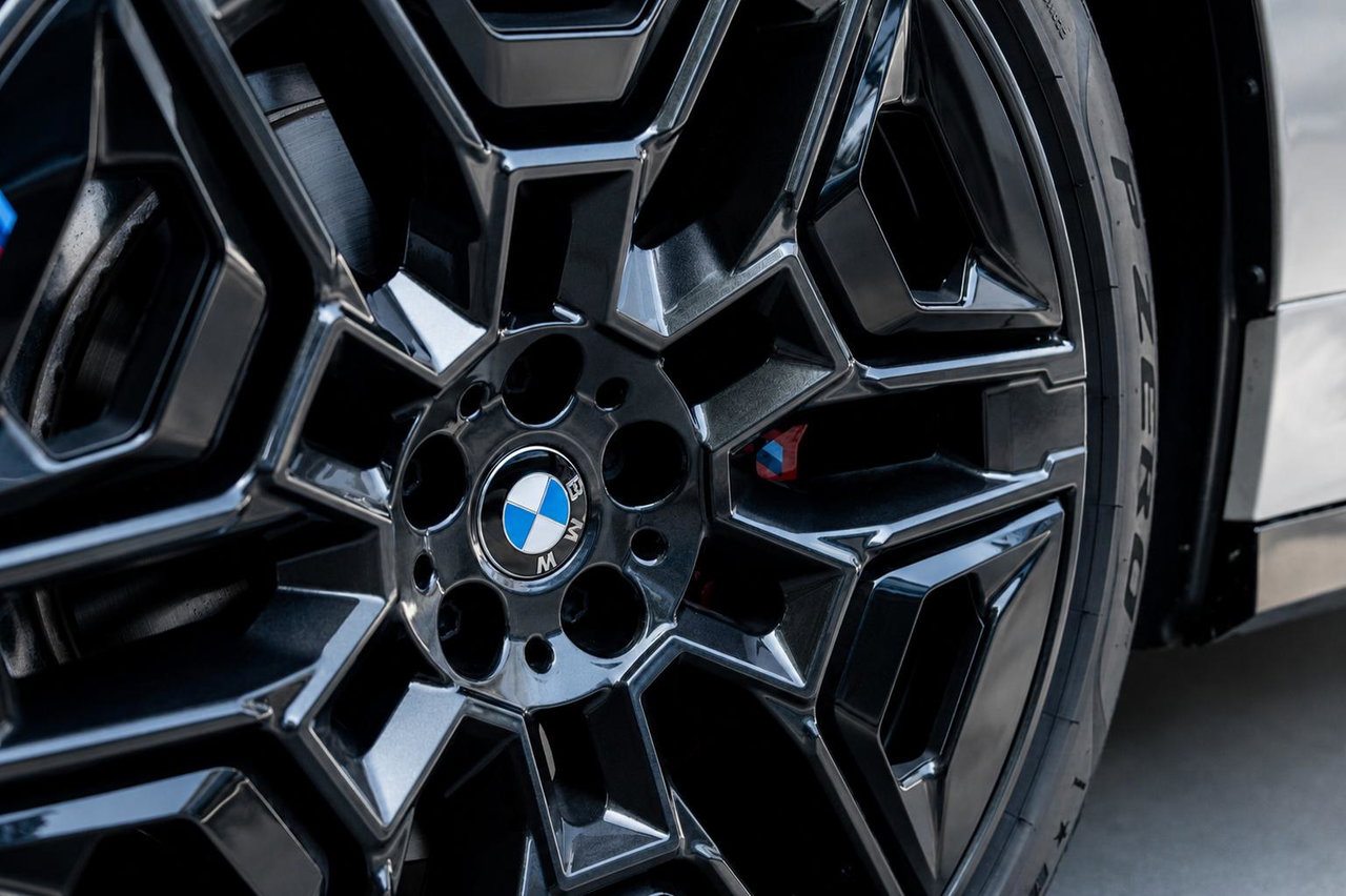 BMW iX