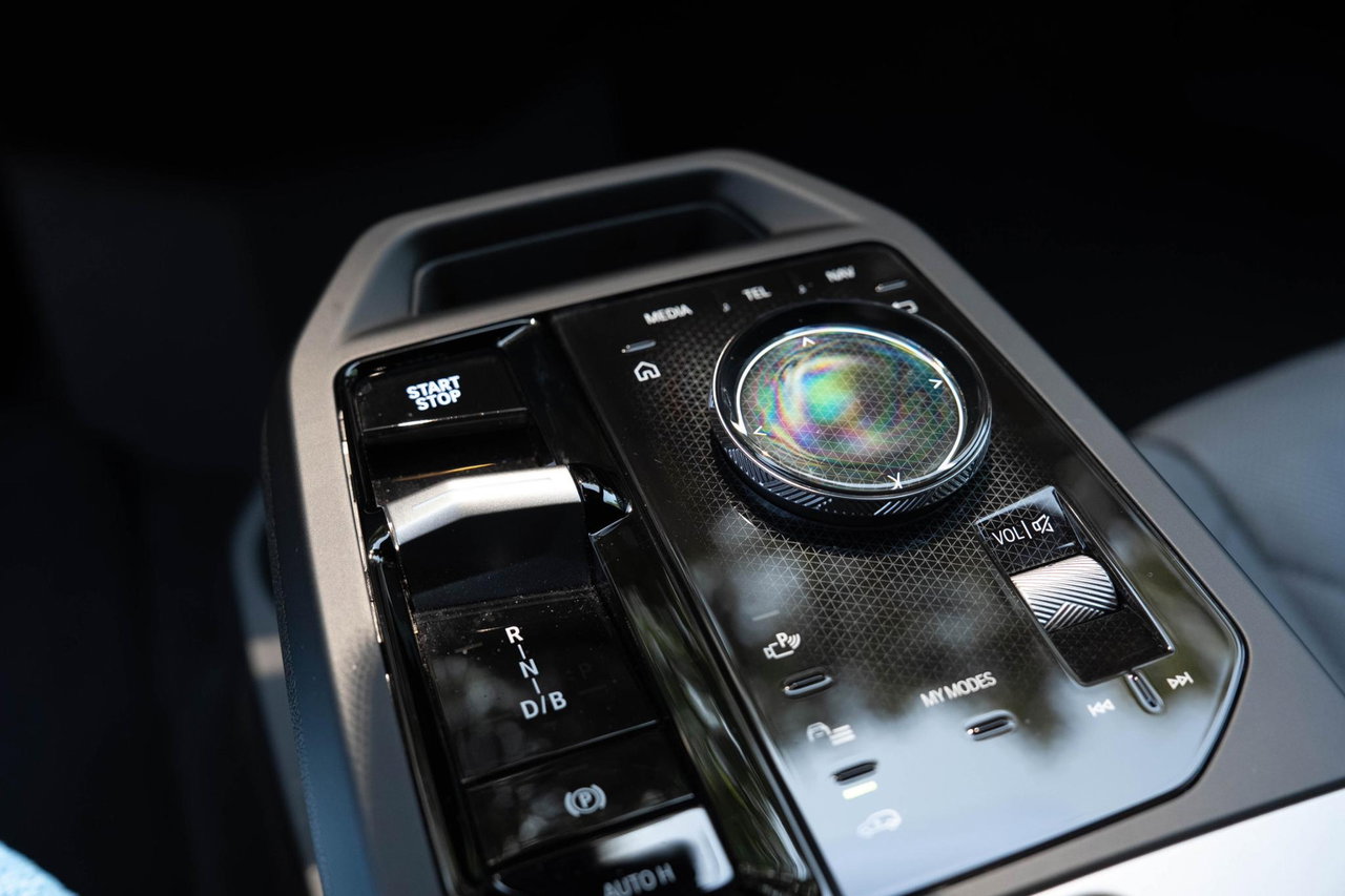BMW iX