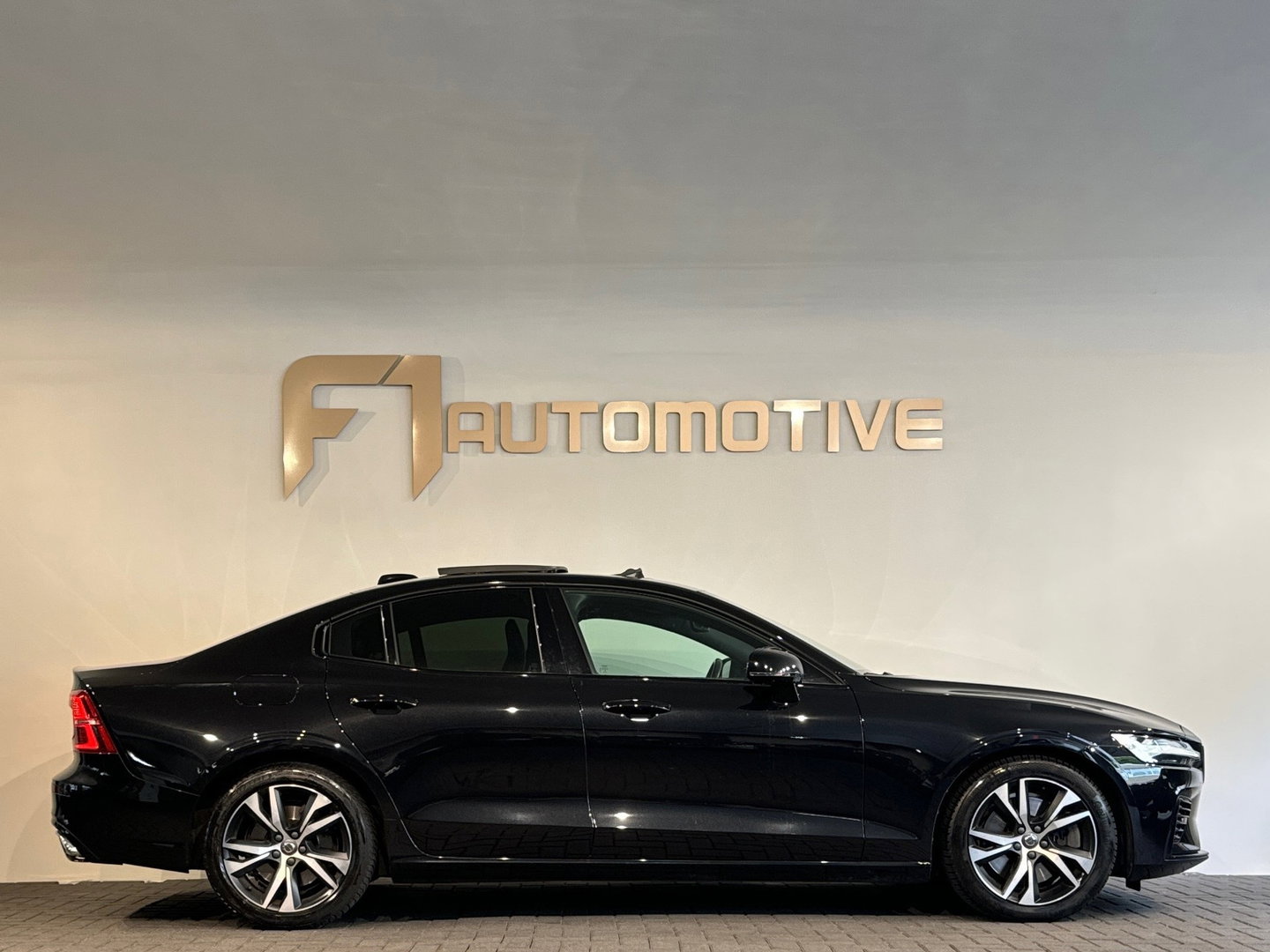 Volvo S60 2.0 T6 AWD Twin Engine R-Design Pano|Memory|Camera