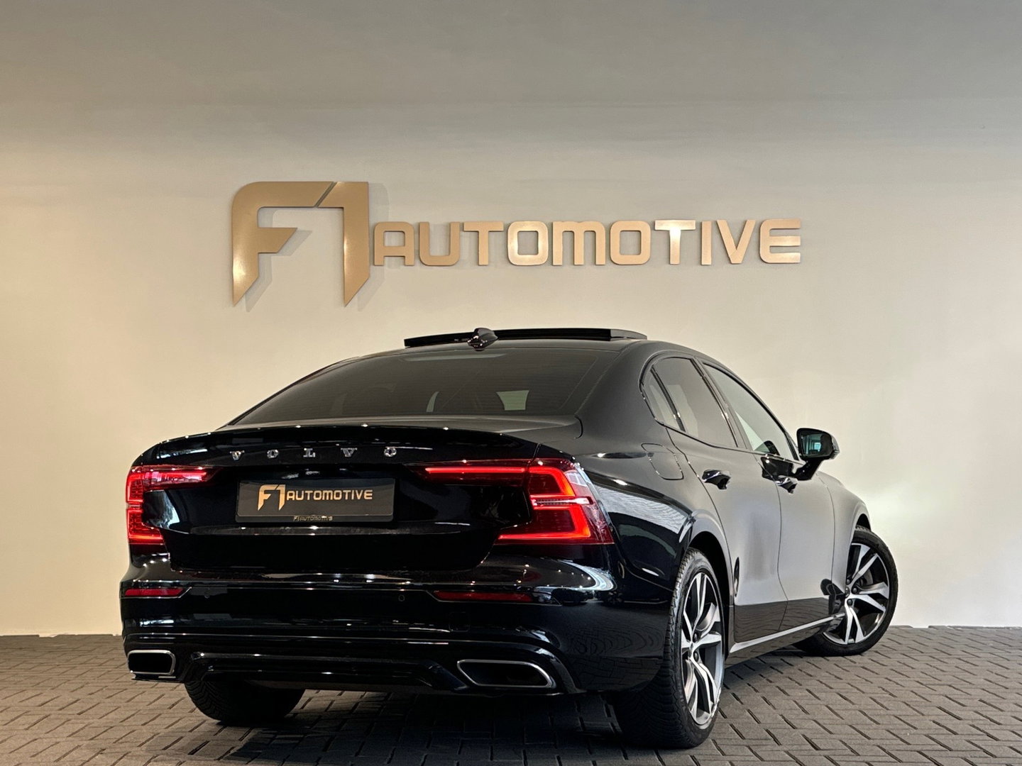 Volvo S60 2.0 T6 AWD Twin Engine R-Design Pano|Memory|Camera