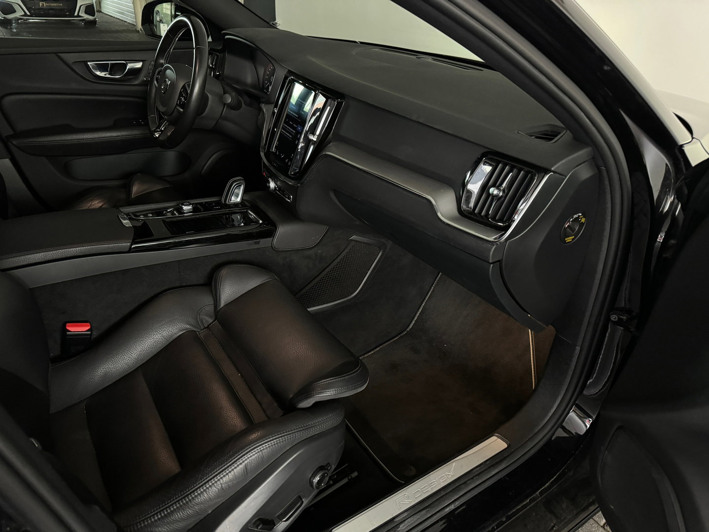 Volvo S60 2.0 T6 AWD Twin Engine R-Design Pano|Memory|Camera
