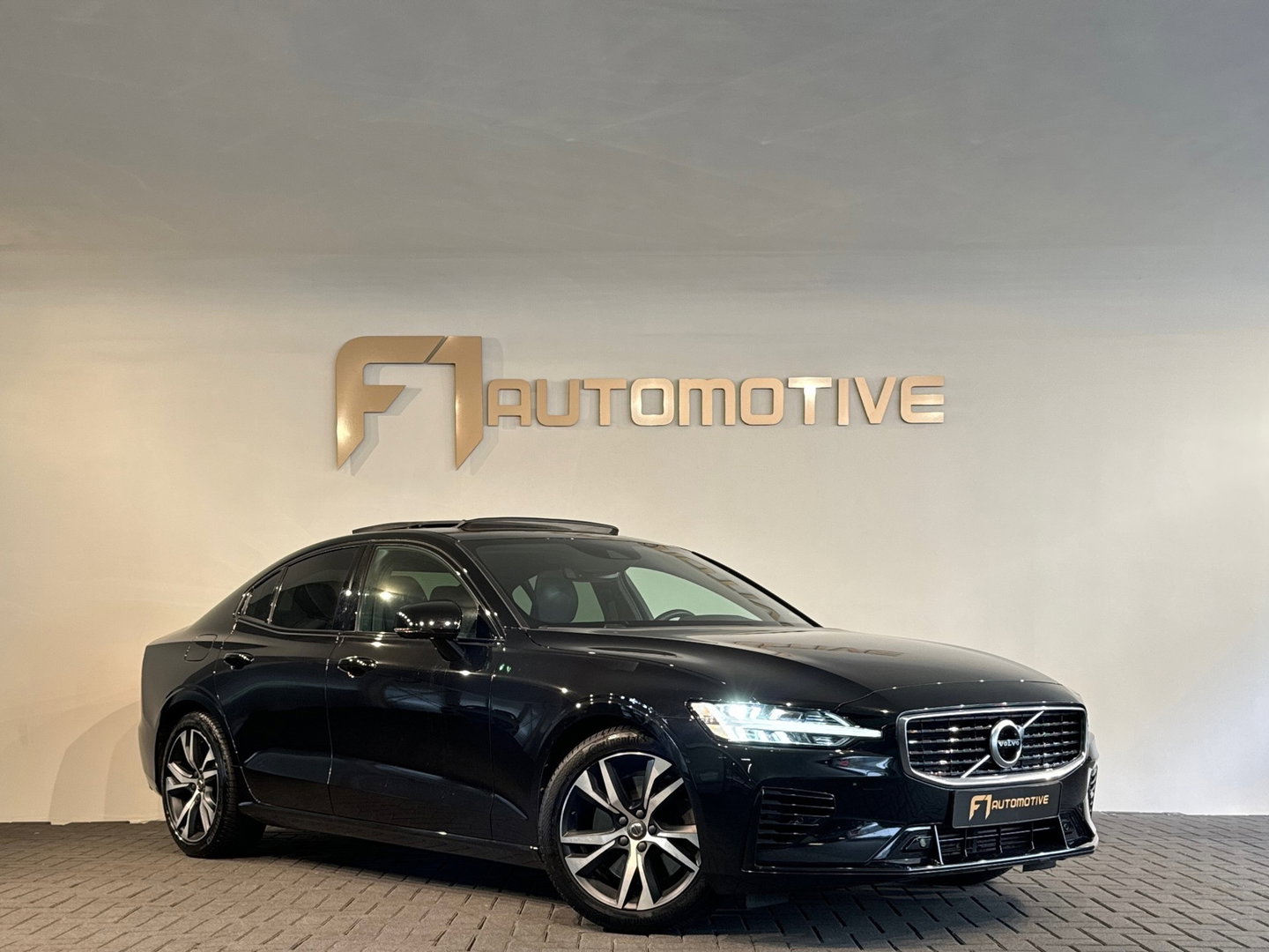 Volvo S60 2.0 T6 AWD Twin Engine R-Design Pano|Memory|Camera