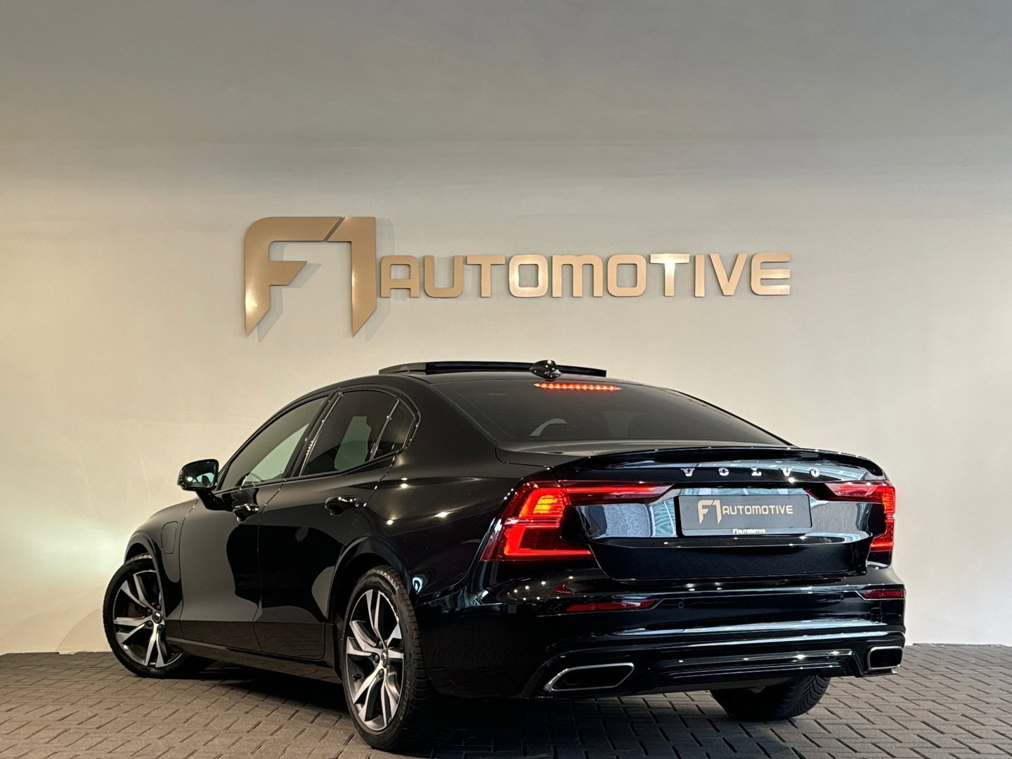 Volvo S60 2.0 T6 AWD Twin Engine R-Design Pano|Memory|Camera