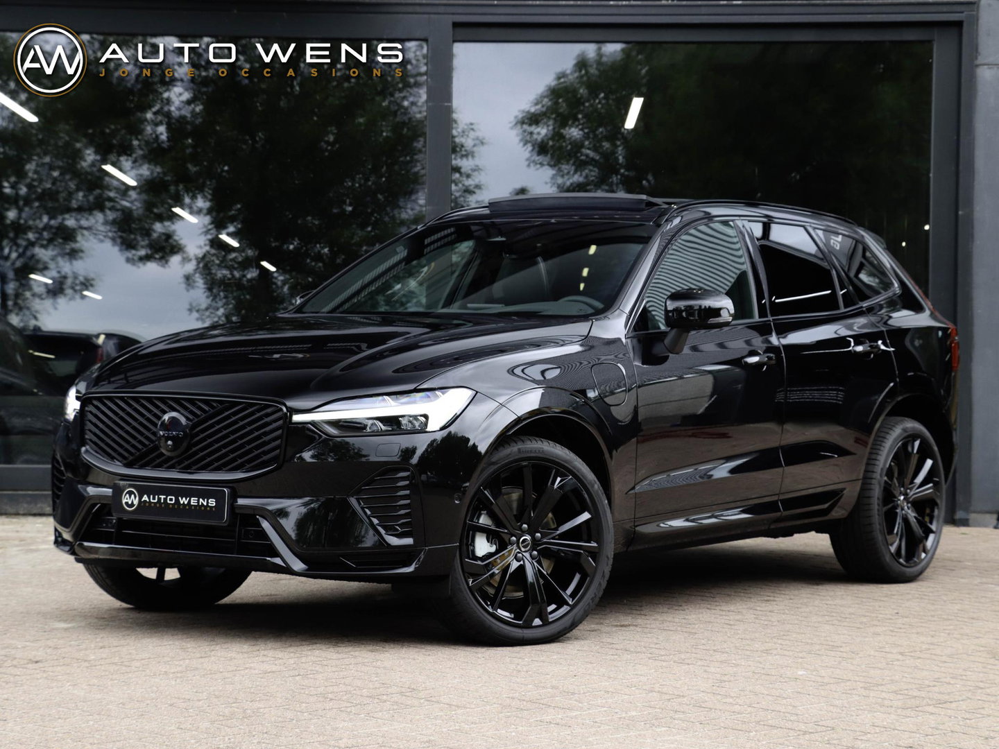 Volvo XC60 T6 AWD Ultra Black Edition Pano | NIEUW | 21'' dubbelspaaks | Getint glas