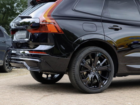 Volvo XC60 T6 AWD Ultra Black Edition Pano | NIEUW | 21'' dubbelspaaks | Getint glas