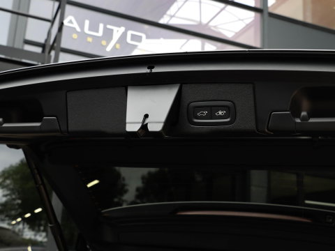 Volvo XC60 T6 AWD Ultra Black Edition Pano | NIEUW | 21'' dubbelspaaks | Getint glas