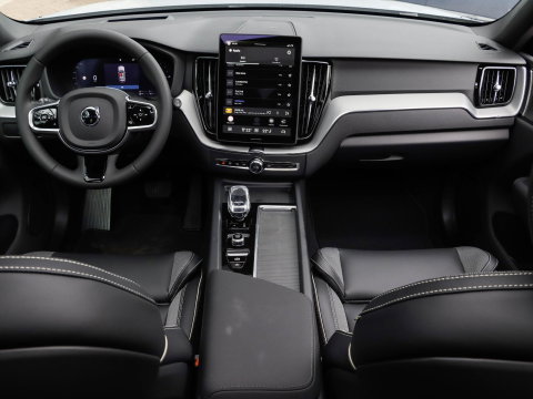 Volvo XC60 T6 AWD Ultra Black Edition Pano | NIEUW | 21'' dubbelspaaks | Getint glas