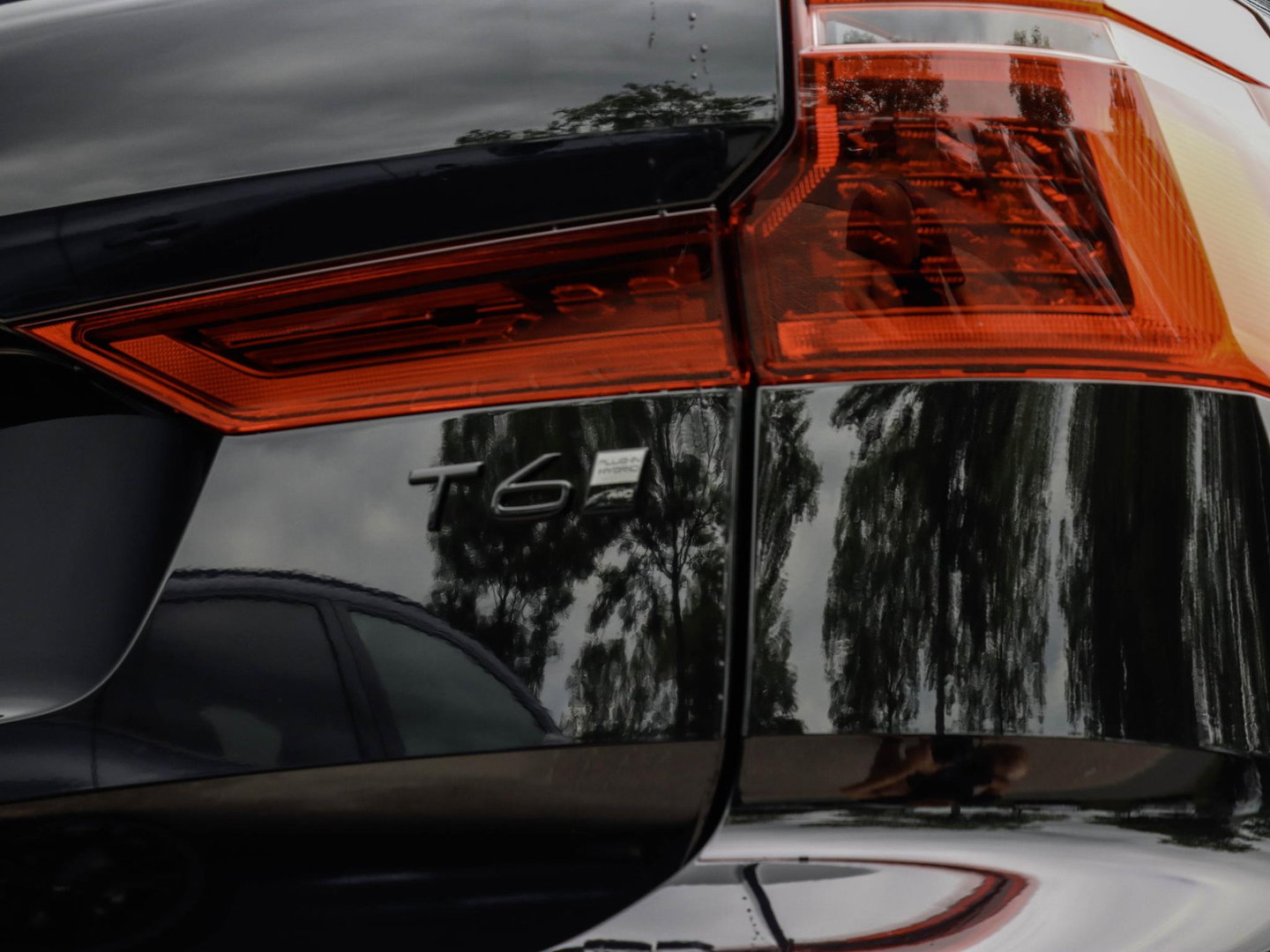 Volvo XC60 T6 AWD Ultra Black Edition Pano | NIEUW | 21'' dubbelspaaks | Getint glas