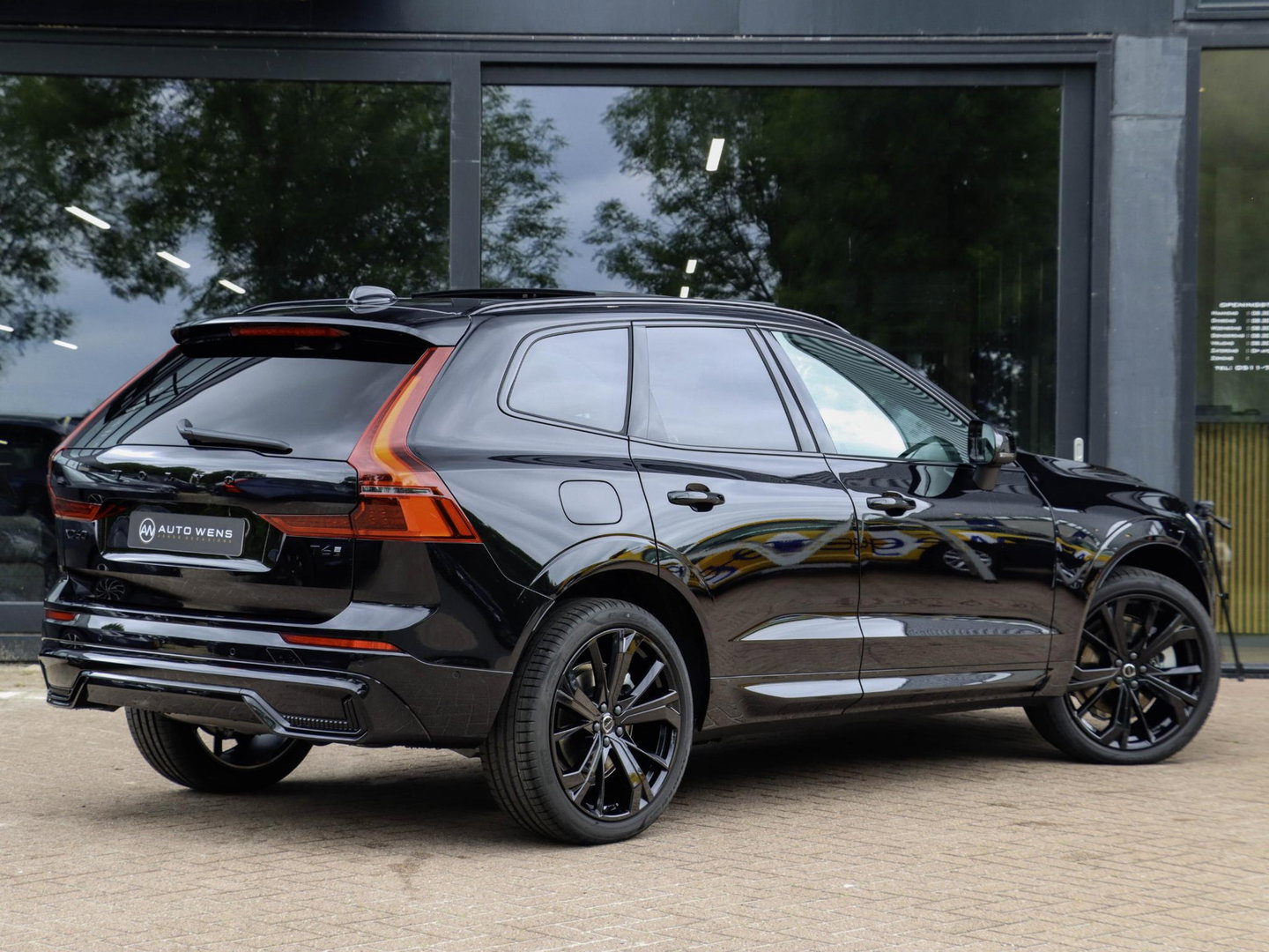 Volvo XC60 T6 AWD Ultra Black Edition Pano | NIEUW | 21'' dubbelspaaks | Getint glas