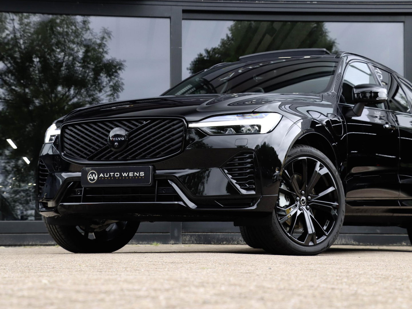 Volvo XC60 T6 AWD Ultra Black Edition Pano | NIEUW | 21'' dubbelspaaks | Getint glas