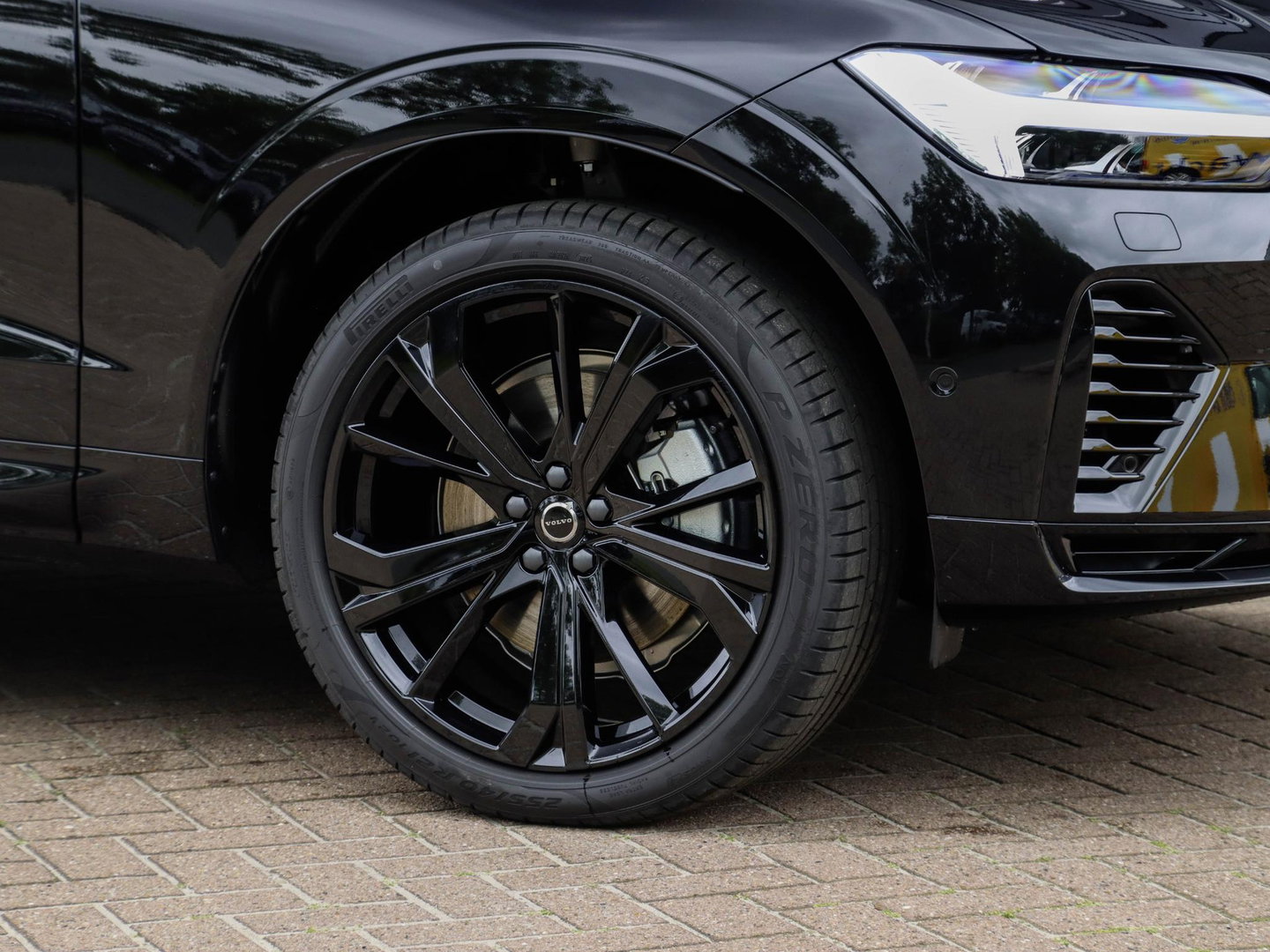 Volvo XC60 T6 AWD Ultra Black Edition Pano | NIEUW | 21'' dubbelspaaks | Getint glas