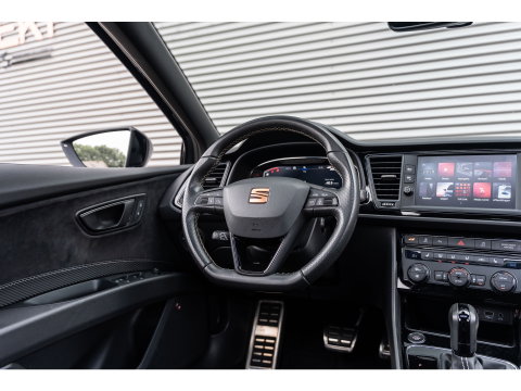 SEAT Leon 2.0 TSI CUPRA PERFORMANCE PANO BEATS BREMBO CAMERA