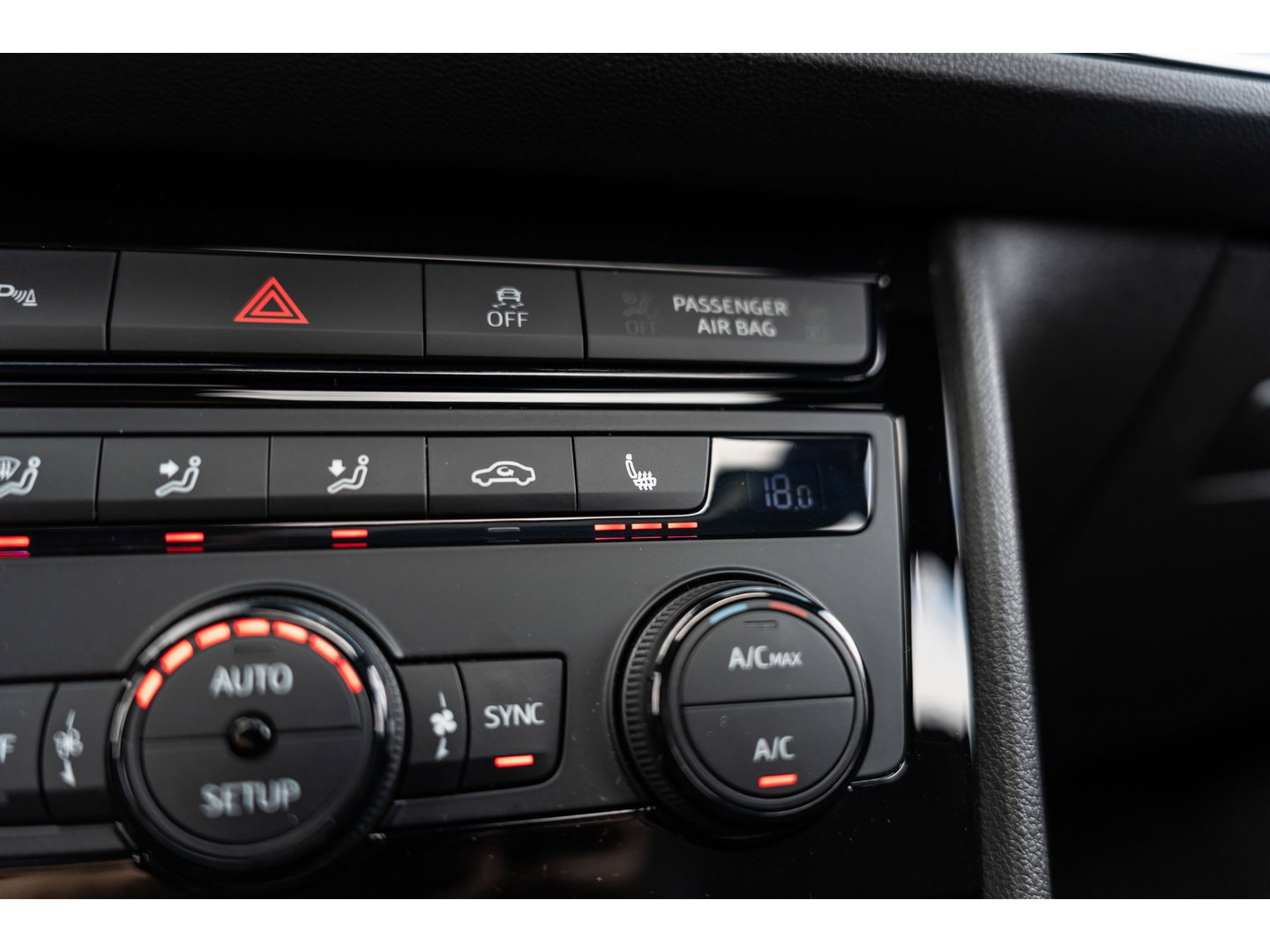 SEAT Leon 2.0 TSI CUPRA PERFORMANCE PANO BEATS BREMBO CAMERA
