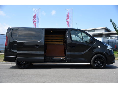 Renault Trafic 2.0 dCi 145 T29 L2H1 Black Edition Cruise, Sensoren, LED, 145pk, Multimedia, Automaat, Trekhaak, Betimmering, NAVI, Uniek!