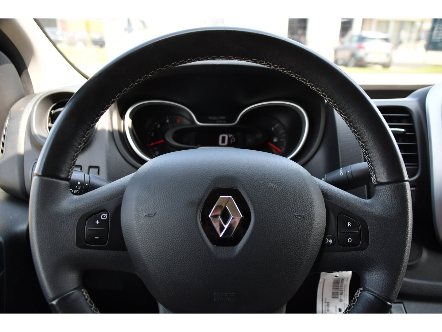 Renault Trafic 2.0 dCi 145 T29 L2H1 Black Edition Cruise, Sensoren, LED, 145pk, Multimedia, Automaat, Trekhaak, Betimmering, NAVI, Uniek!