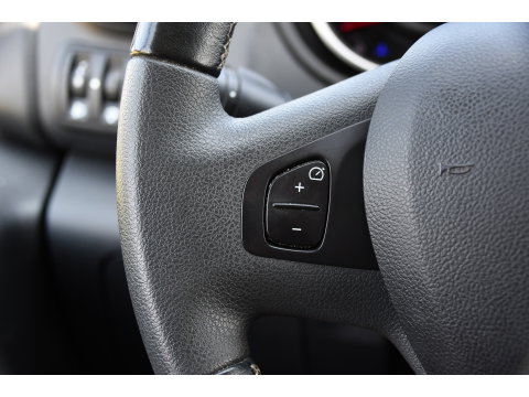 Renault Trafic 2.0 dCi 145 T29 L2H1 Black Edition Cruise, Sensoren, LED, 145pk, Multimedia, Automaat, Trekhaak, Betimmering, NAVI, Uniek!
