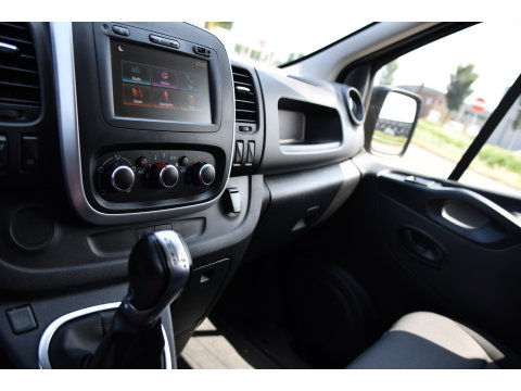 Renault Trafic 2.0 dCi 145 T29 L2H1 Black Edition Cruise, Sensoren, LED, 145pk, Multimedia, Automaat, Trekhaak, Betimmering, NAVI, Uniek!
