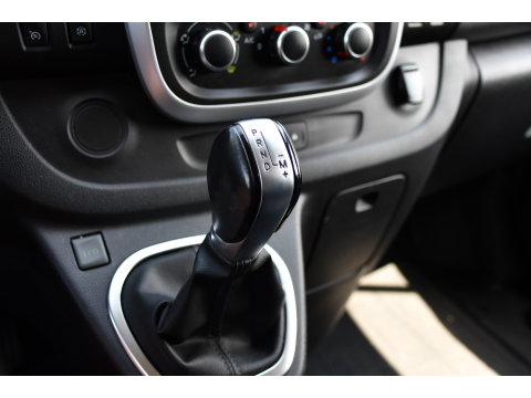 Renault Trafic 2.0 dCi 145 T29 L2H1 Black Edition Cruise, Sensoren, LED, 145pk, Multimedia, Automaat, Trekhaak, Betimmering, NAVI, Uniek!