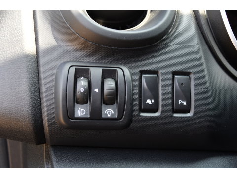 Renault Trafic 2.0 dCi 145 T29 L2H1 Black Edition Cruise, Sensoren, LED, 145pk, Multimedia, Automaat, Trekhaak, Betimmering, NAVI, Uniek!
