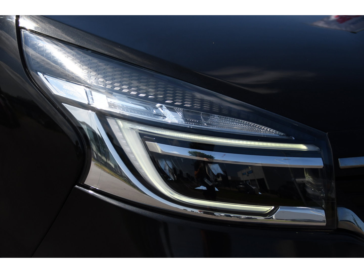Renault Trafic 2.0 dCi 145 T29 L2H1 Black Edition Cruise, Sensoren, LED, 145pk, Multimedia, Automaat, Trekhaak, Betimmering, NAVI, Uniek!