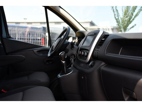 Renault Trafic 2.0 dCi 145 T29 L2H1 Black Edition Cruise, Sensoren, LED, 145pk, Multimedia, Automaat, Trekhaak, Betimmering, NAVI, Uniek!
