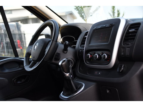 Renault Trafic 2.0 dCi 145 T29 L2H1 Black Edition Cruise, Sensoren, LED, 145pk, Multimedia, Automaat, Trekhaak, Betimmering, NAVI, Uniek!