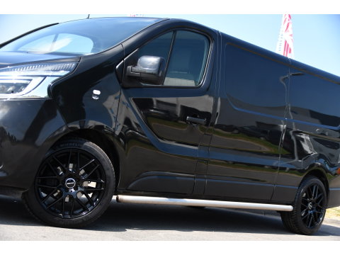 Renault Trafic 2.0 dCi 145 T29 L2H1 Black Edition Cruise, Sensoren, LED, 145pk, Multimedia, Automaat, Trekhaak, Betimmering, NAVI, Uniek!