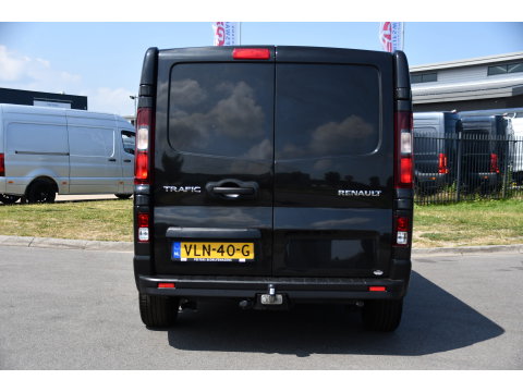 Renault Trafic 2.0 dCi 145 T29 L2H1 Black Edition Cruise, Sensoren, LED, 145pk, Multimedia, Automaat, Trekhaak, Betimmering, NAVI, Uniek!