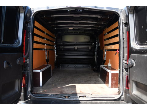 Renault Trafic 2.0 dCi 145 T29 L2H1 Black Edition Cruise, Sensoren, LED, 145pk, Multimedia, Automaat, Trekhaak, Betimmering, NAVI, Uniek!
