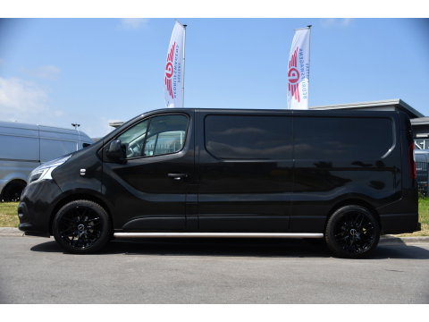 Renault Trafic 2.0 dCi 145 T29 L2H1 Black Edition Cruise, Sensoren, LED, 145pk, Multimedia, Automaat, Trekhaak, Betimmering, NAVI, Uniek!