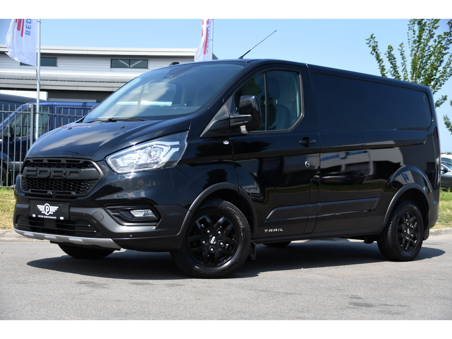 Ford Transit Custom 300 2.0 TDCI L1H1 Trail Camera, Cruise, Carplay, LED, Stoelverwarming, Leder, LM Velgen, 130pk, Mulitmedia, Sensoren, Uniek!