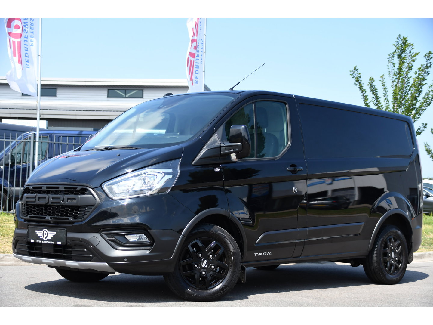 Ford Transit Custom 300 2.0 TDCI L1H1 Trail Camera, Cruise, Carplay, LED, Stoelverwarming, Leder, LM Velgen, 130pk, Mulitmedia, Sensoren, Uniek!