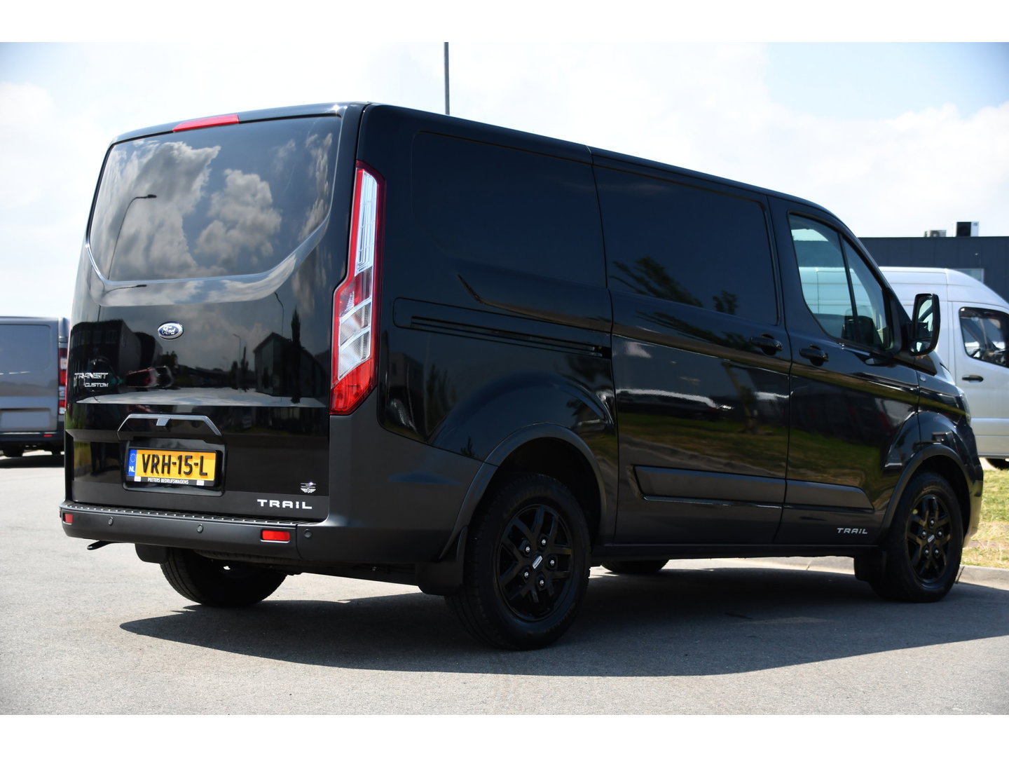 Ford Transit Custom 300 2.0 TDCI L1H1 Trail Camera, Cruise, Carplay, LED, Stoelverwarming, Leder, LM Velgen, 130pk, Mulitmedia, Sensoren, Uniek!