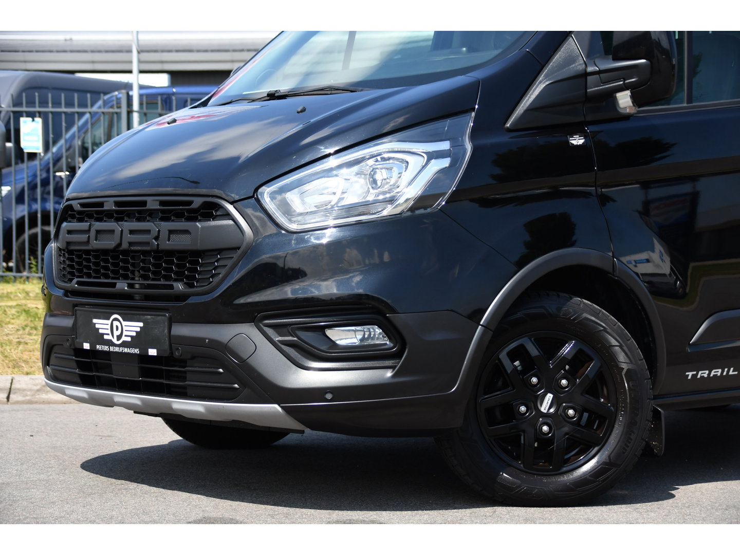 Ford Transit Custom 300 2.0 TDCI L1H1 Trail Camera, Cruise, Carplay, LED, Stoelverwarming, Leder, LM Velgen, 130pk, Mulitmedia, Sensoren, Uniek!