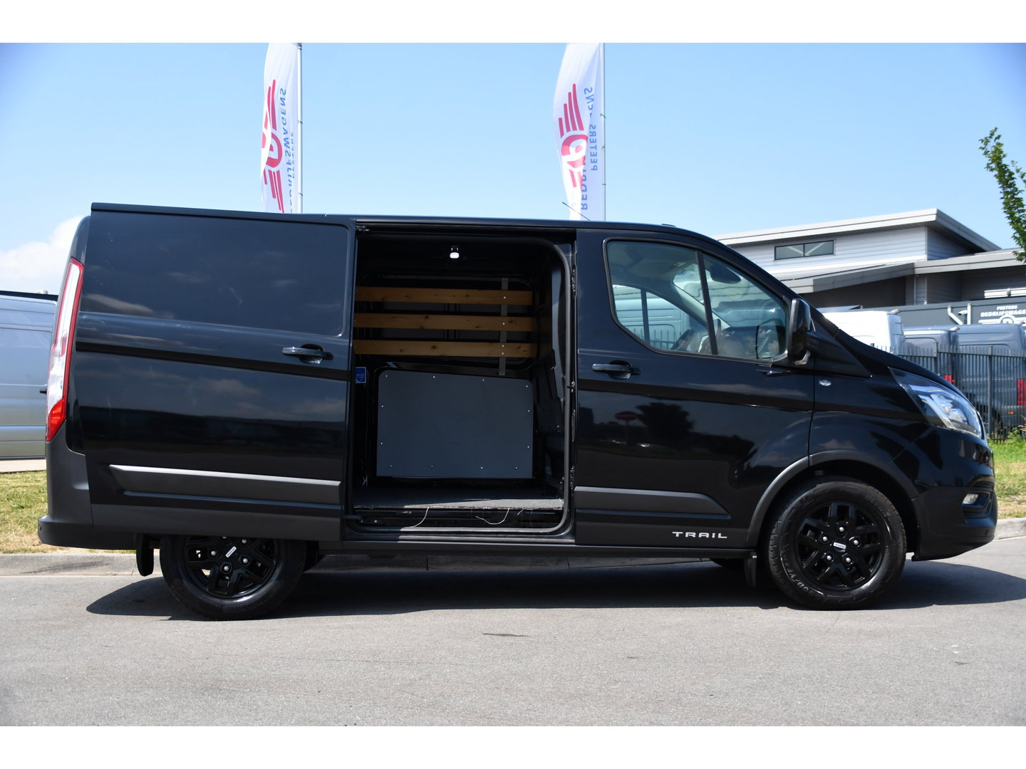 Ford Transit Custom 300 2.0 TDCI L1H1 Trail Camera, Cruise, Carplay, LED, Stoelverwarming, Leder, LM Velgen, 130pk, Mulitmedia, Sensoren, Uniek!